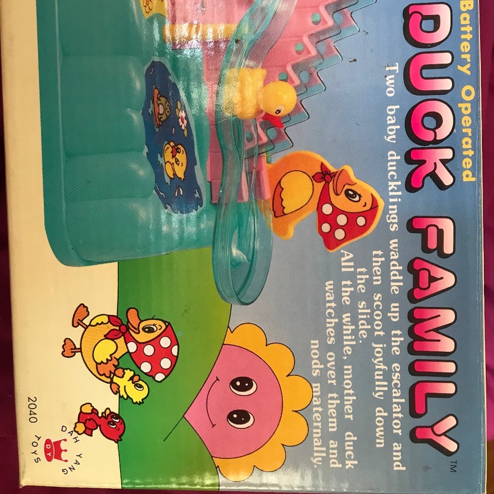 DUCK FAMILY-BATTERY OPERATED (Vintage)